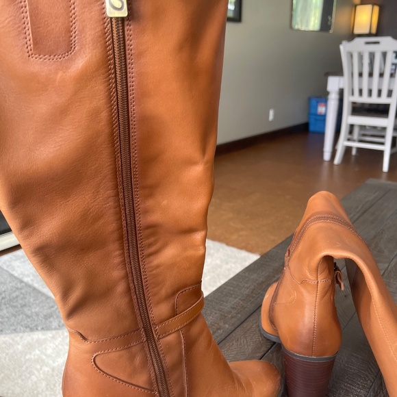 Beautiful Naturalizer Wide Calf Boots - Picture 6 of 6
